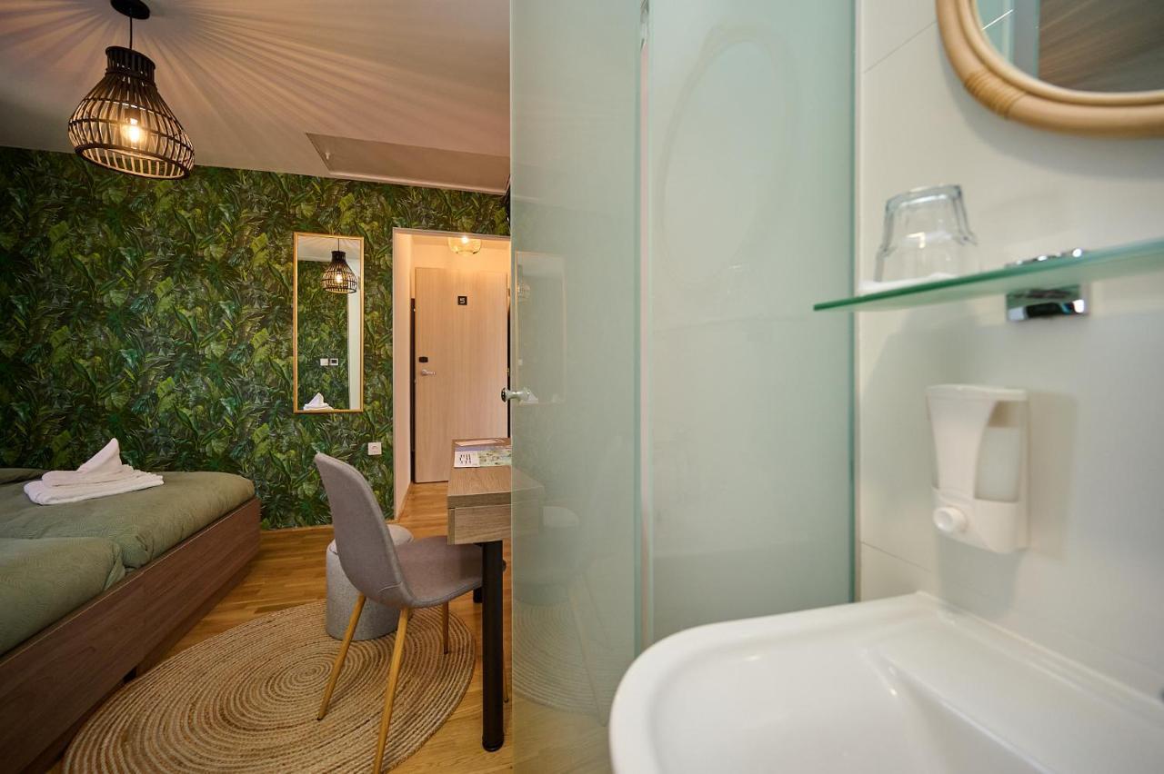 Rooms Сомбатхей Экстерьер фото